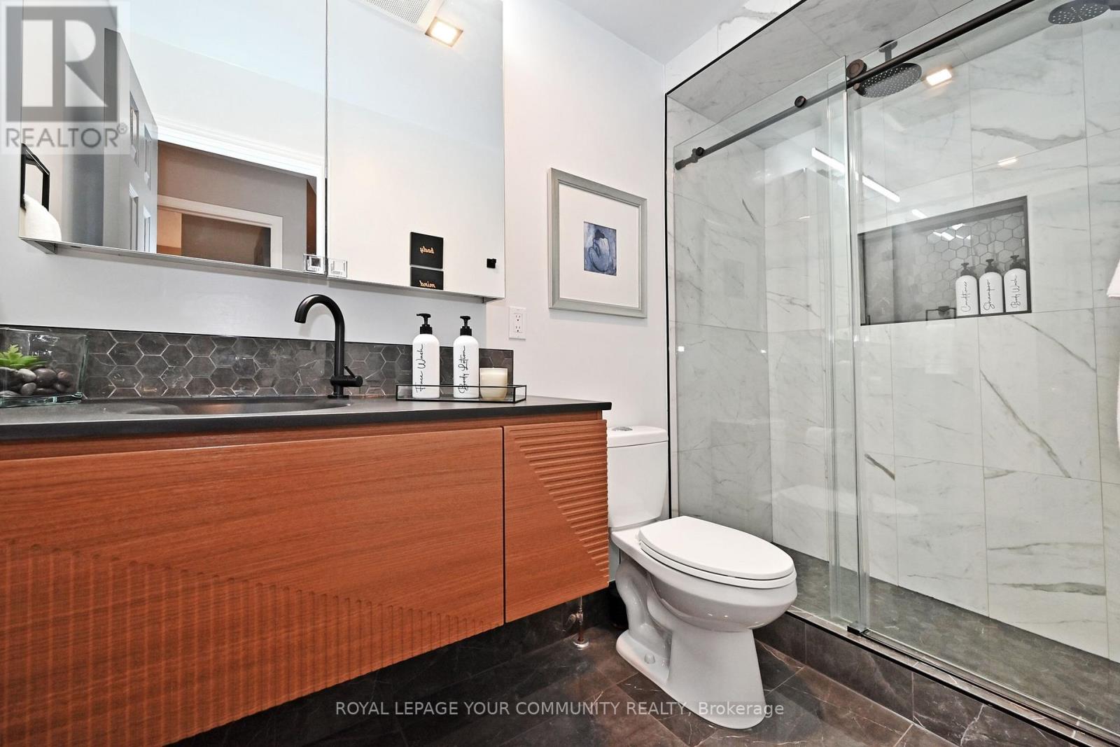 Photo 28 of 79 Mugford Rd, Aurora ON