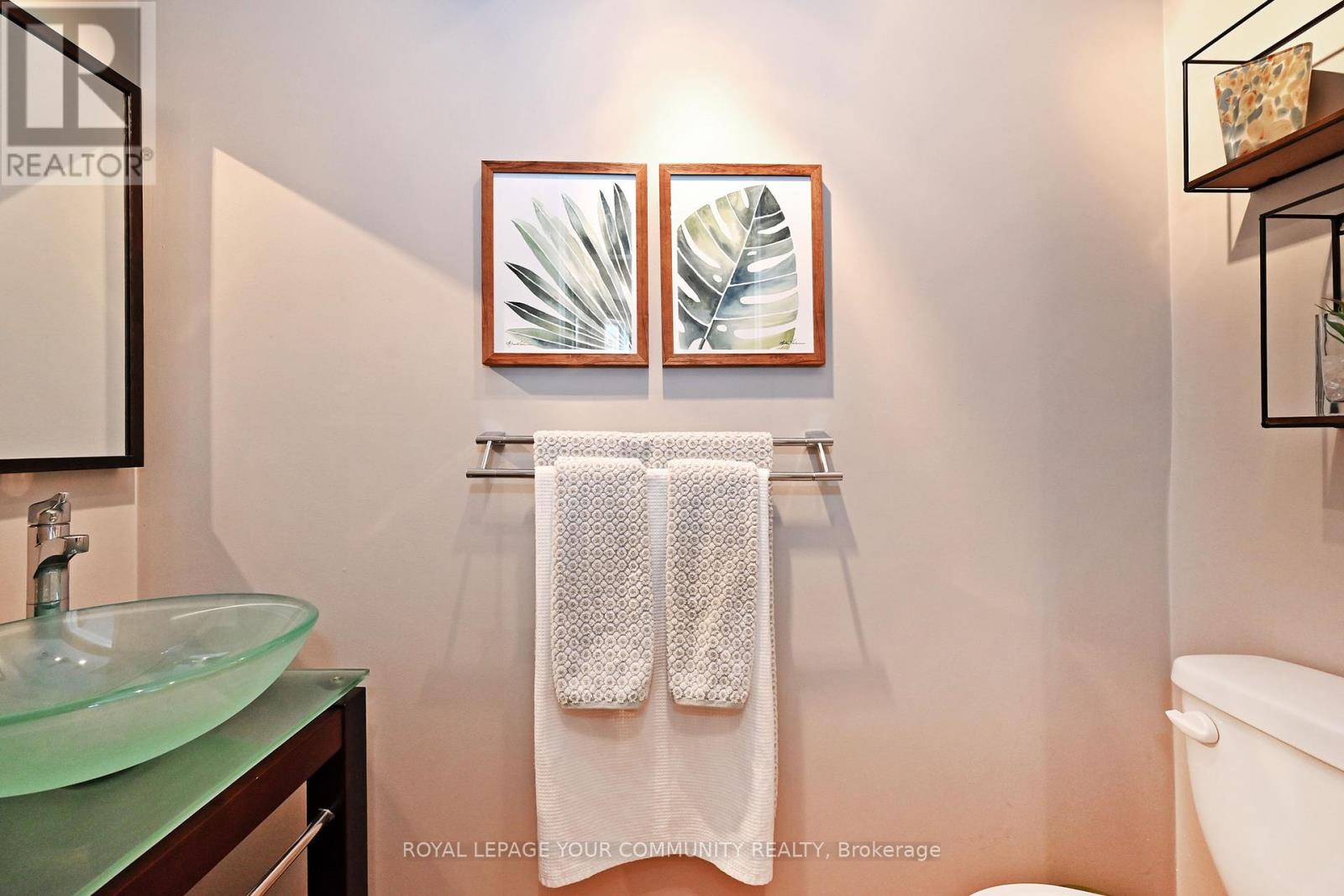 Photo 30 of 79 Mugford Rd, Aurora ON