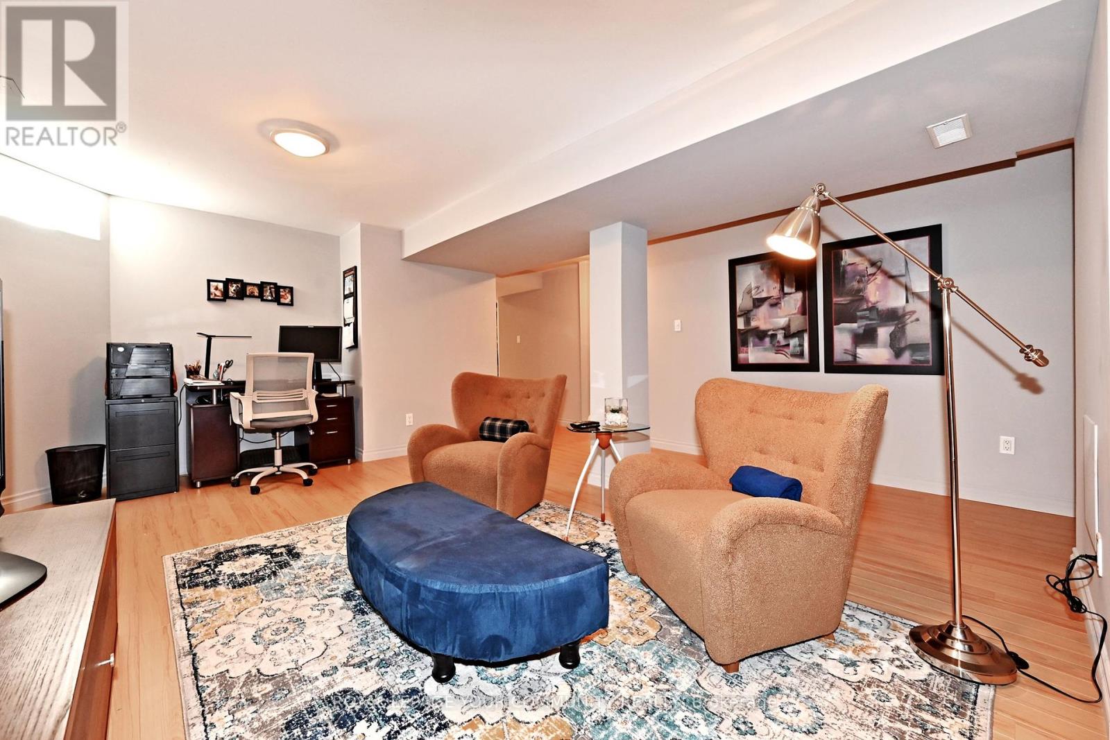 Photo 31 of 79 Mugford Rd, Aurora ON