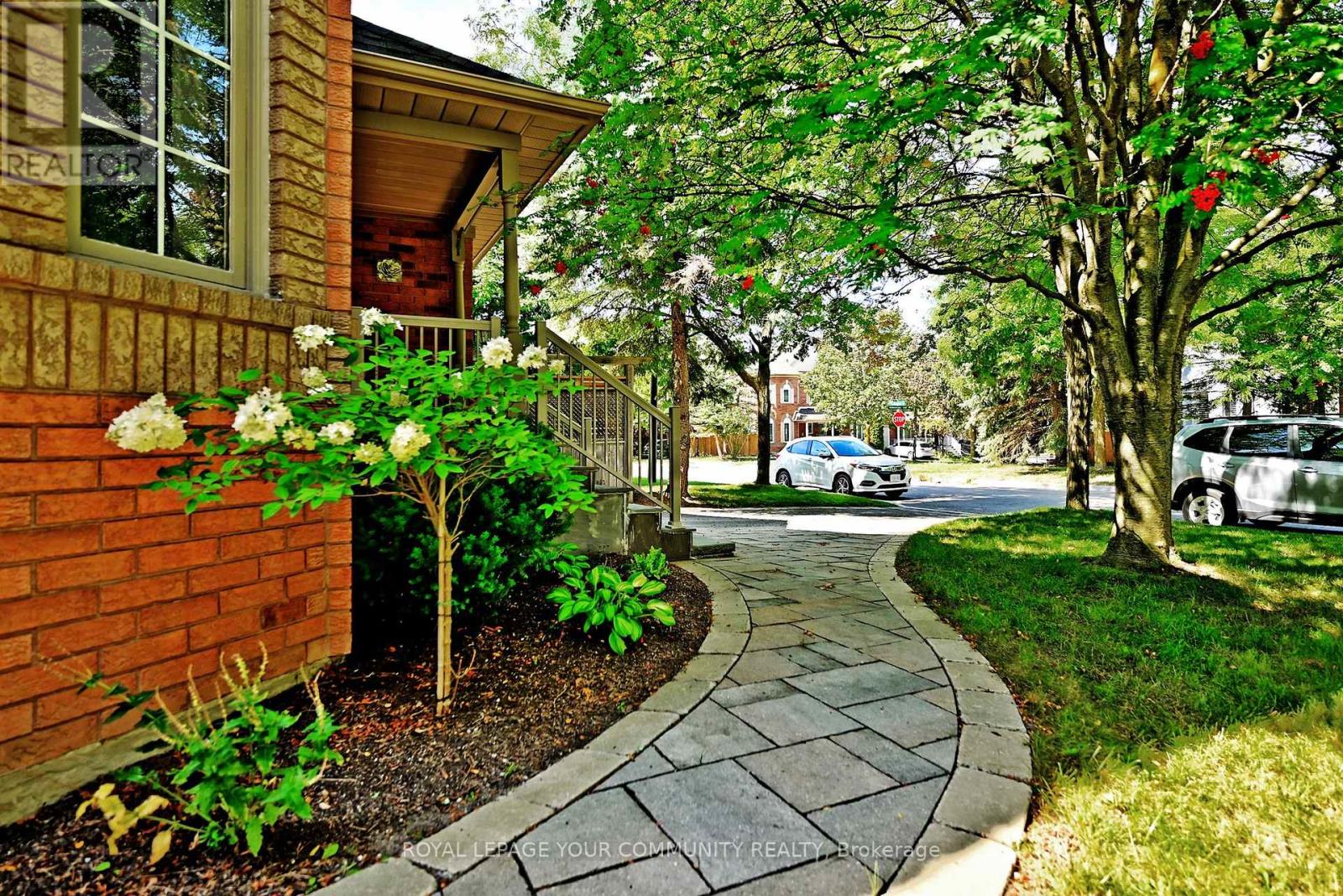 Photo 34 of 79 Mugford Rd, Aurora ON