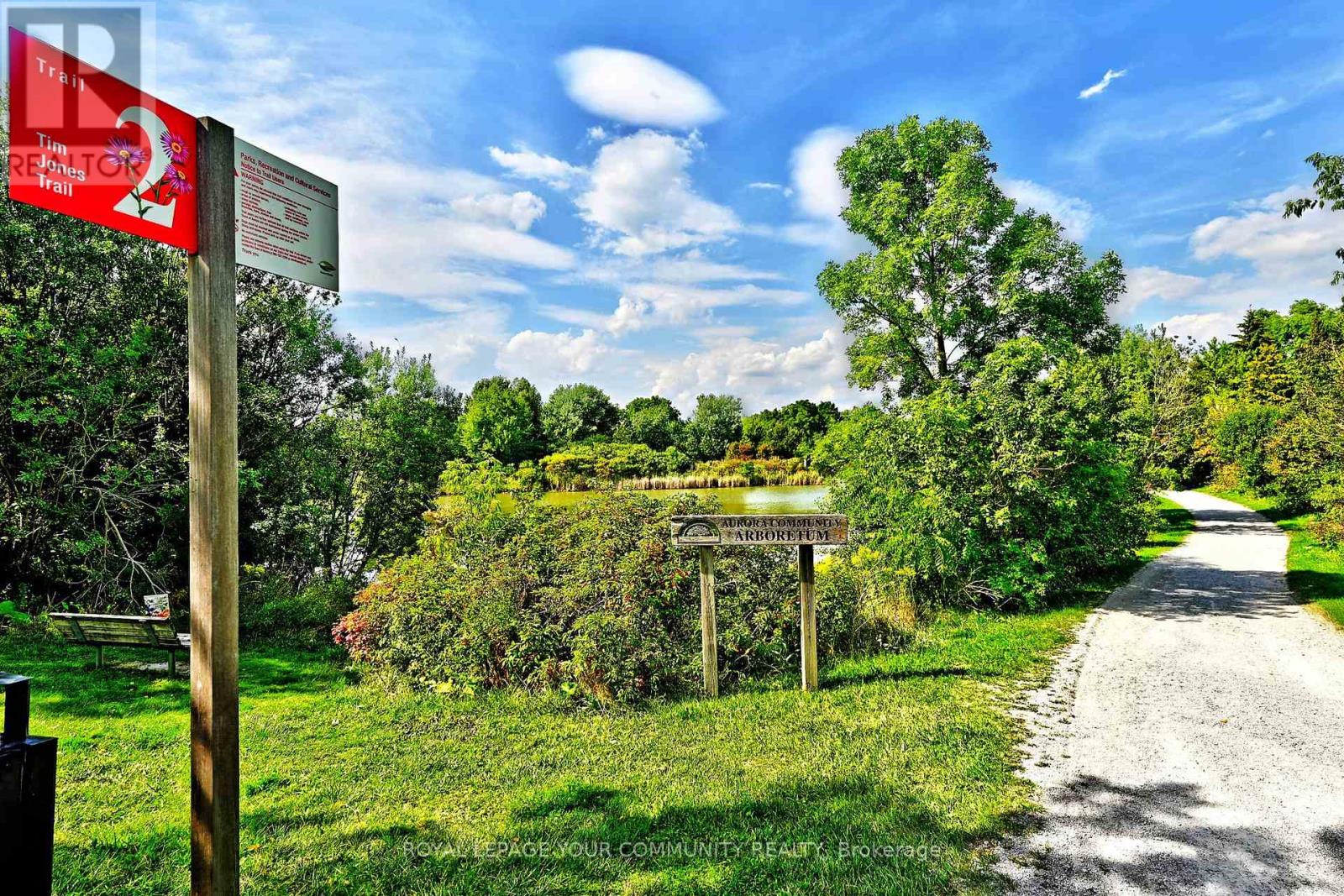 Photo 40 of 79 Mugford Rd, Aurora ON