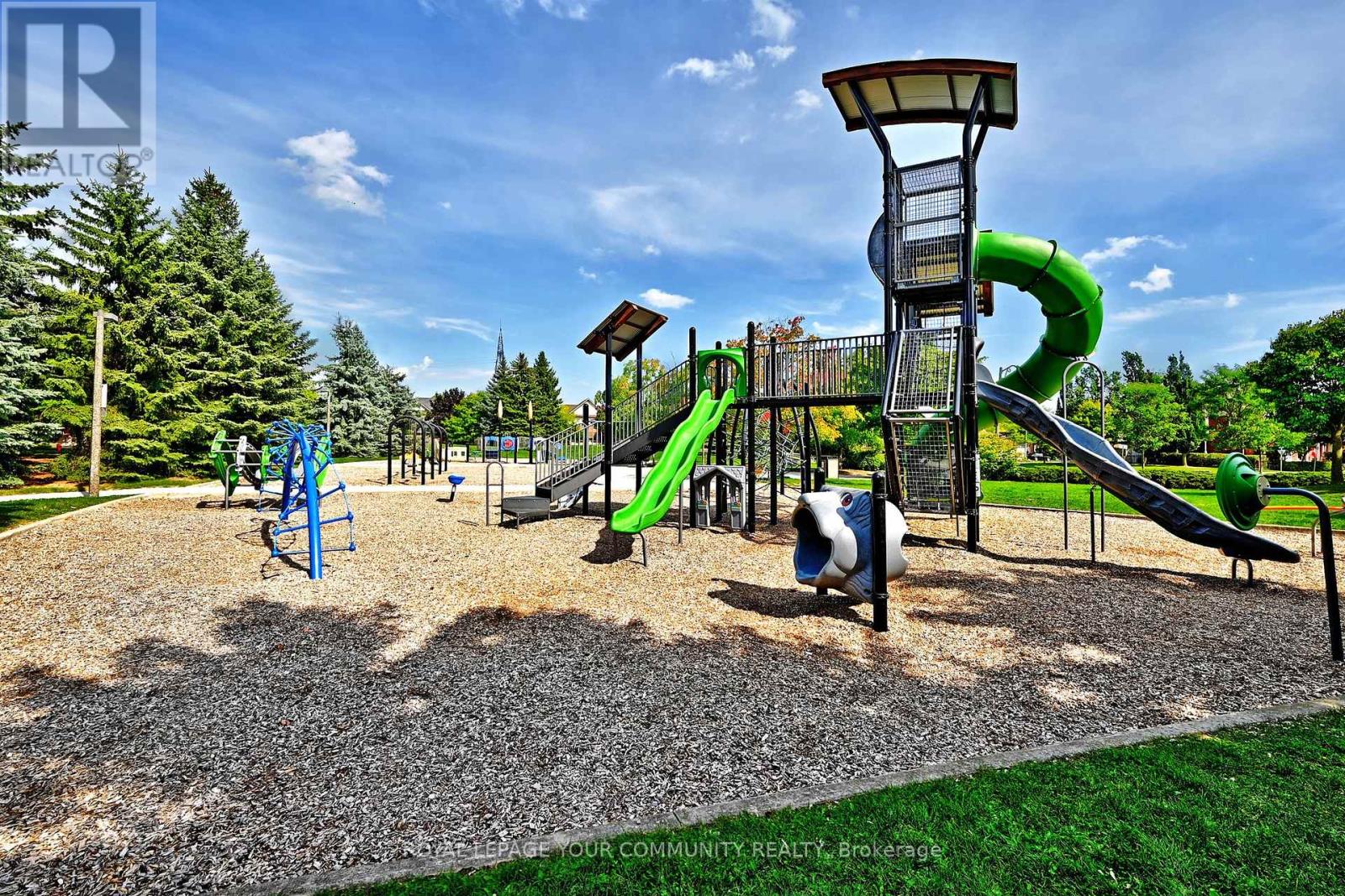 Photo 42 of 79 Mugford Rd, Aurora ON
