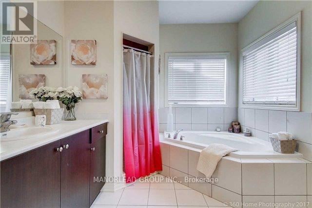 Photo 12 of 8 Foshan Avenue, Markham ON