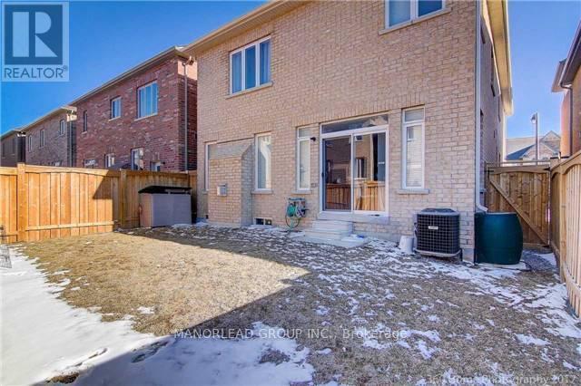 Photo 3 of 8 Foshan Avenue, Markham ON