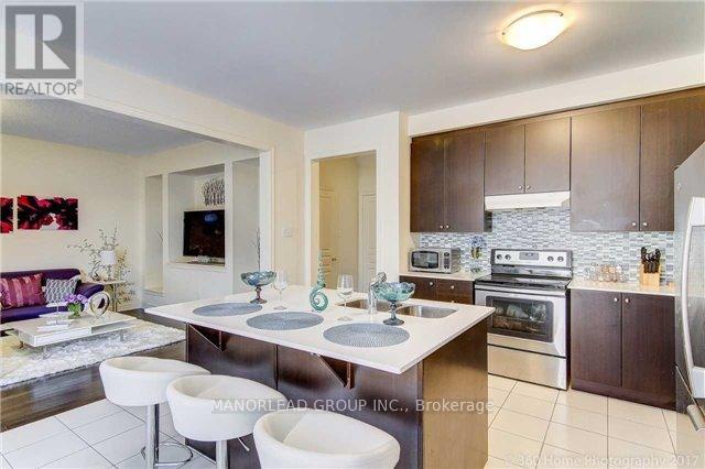 Photo 7 of 8 Foshan Avenue, Markham ON
