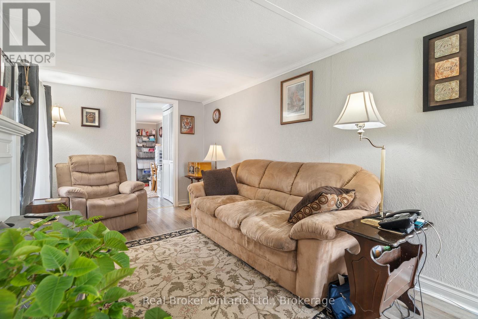 Photo 12 of 524 Poplar Place, Centre Wellington ON