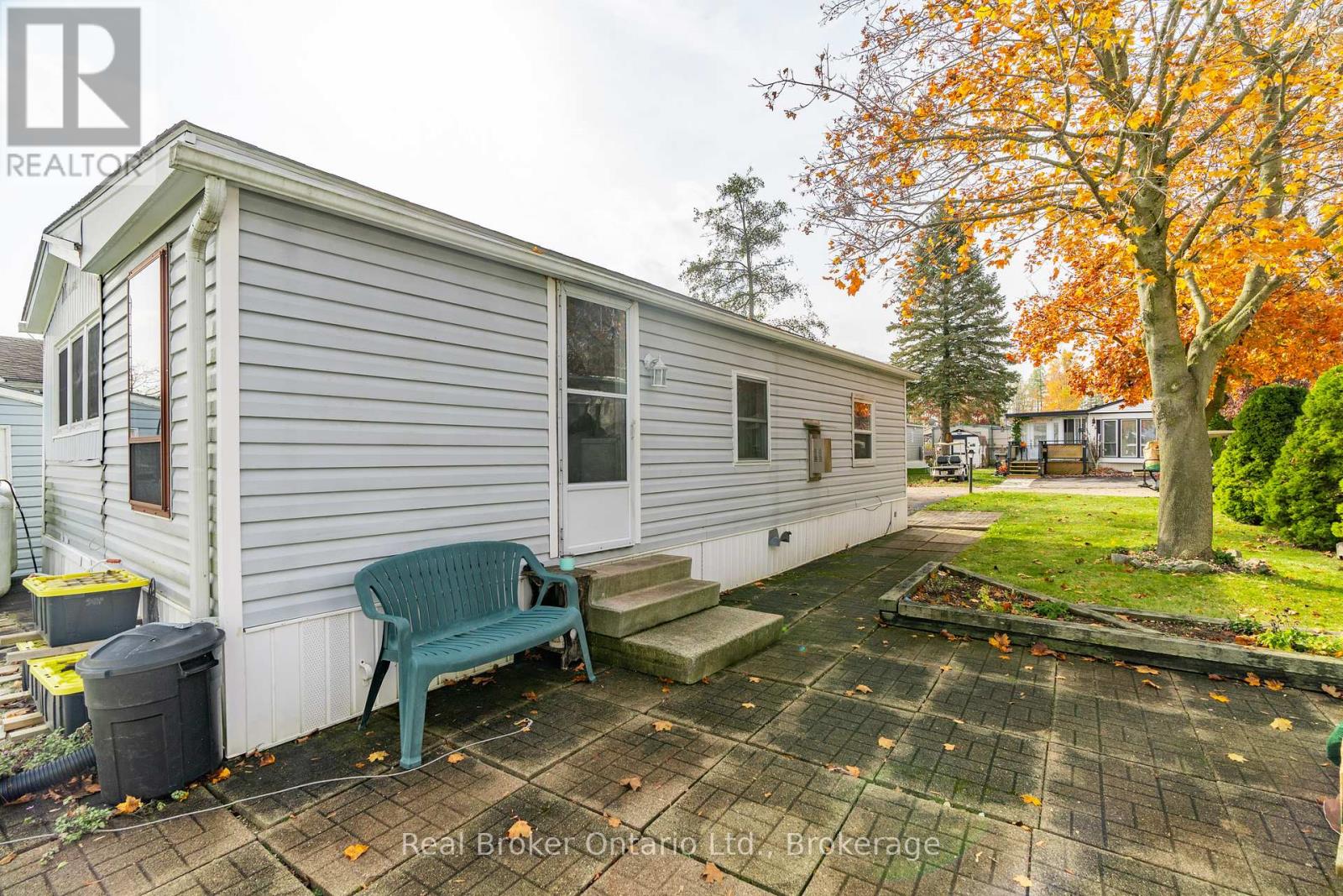 Photo 25 of 524 Poplar Place, Centre Wellington ON