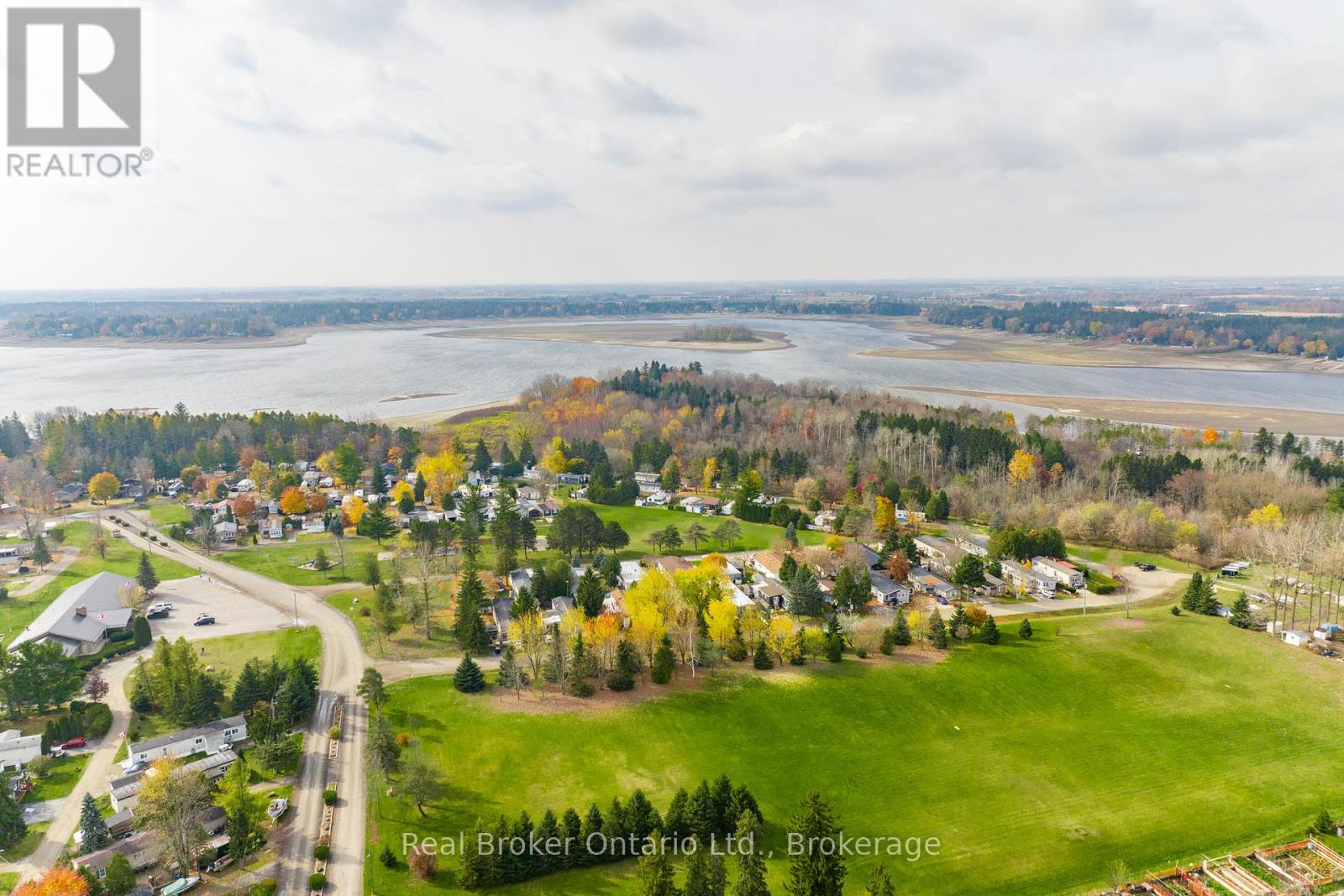 Photo 32 of 524 Poplar Place, Centre Wellington ON