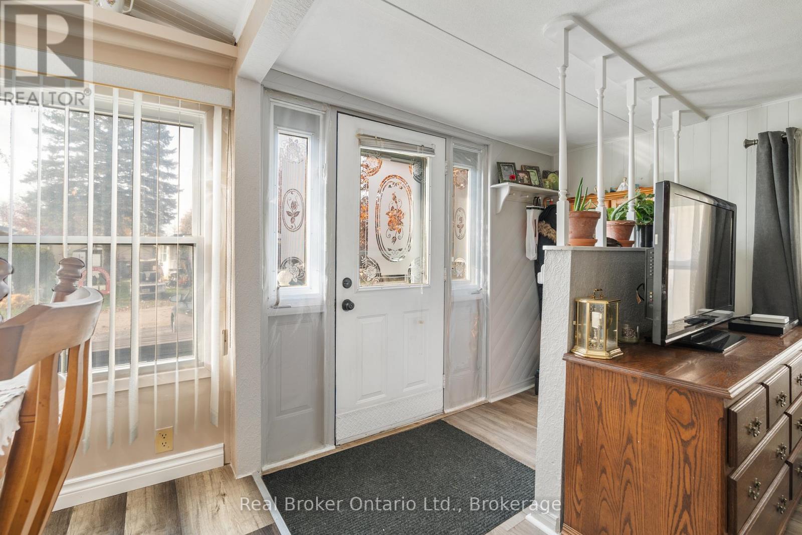 Photo 9 of 524 Poplar Place, Centre Wellington ON