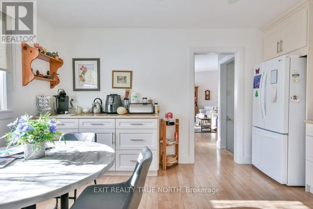 Photo 11 of 50 Marion Crescent, Barrie ON