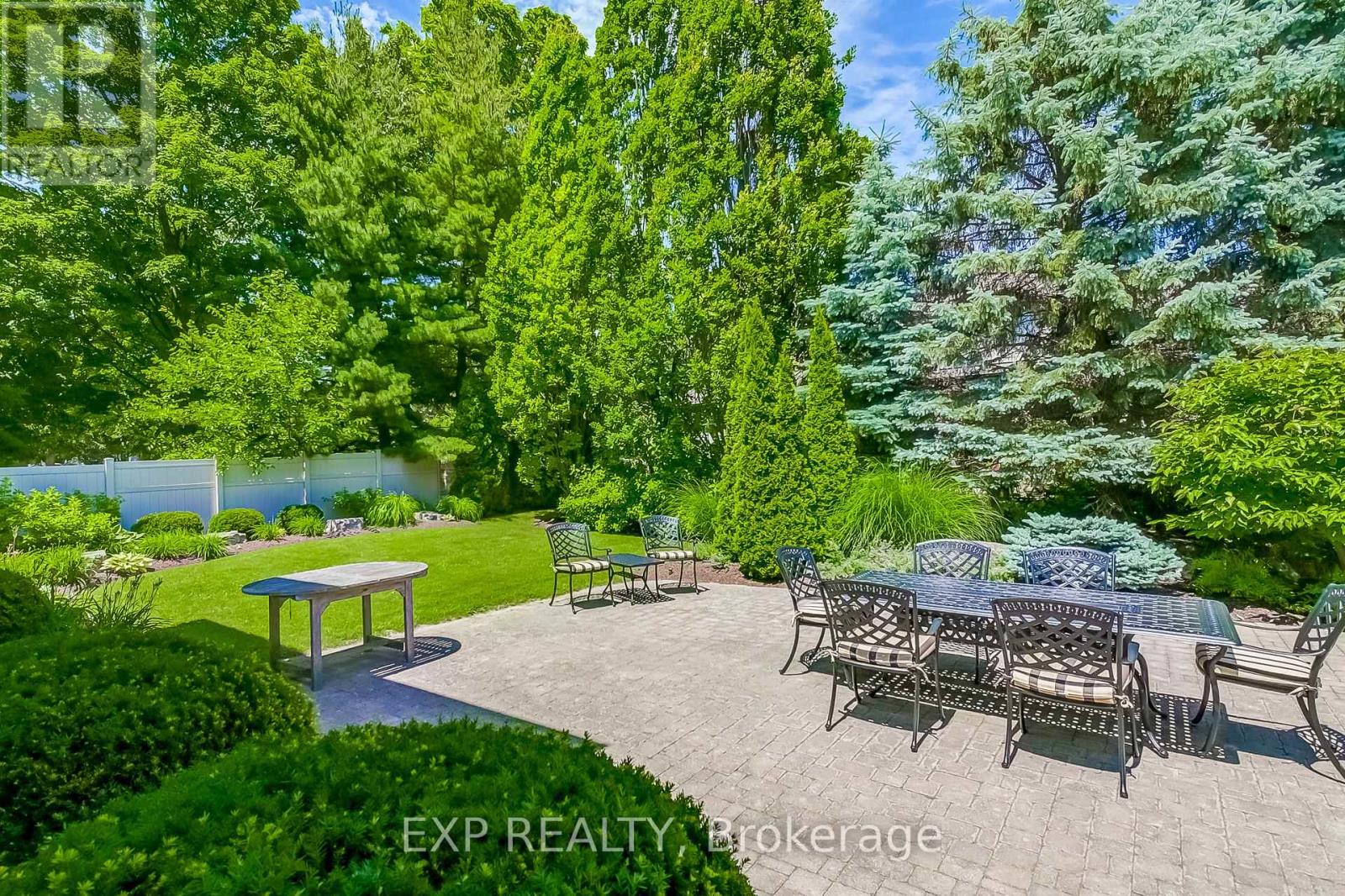 Photo 21 of 806 Hidden Grove Lane, Mississauga ON