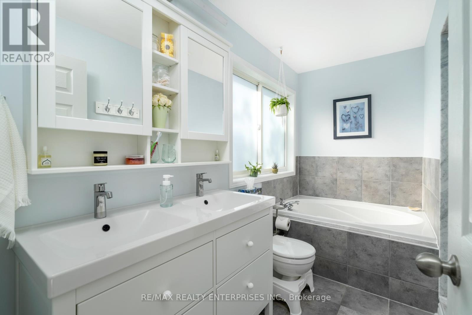 Photo 19 of 3941 Angus Walk, Mississauga ON
