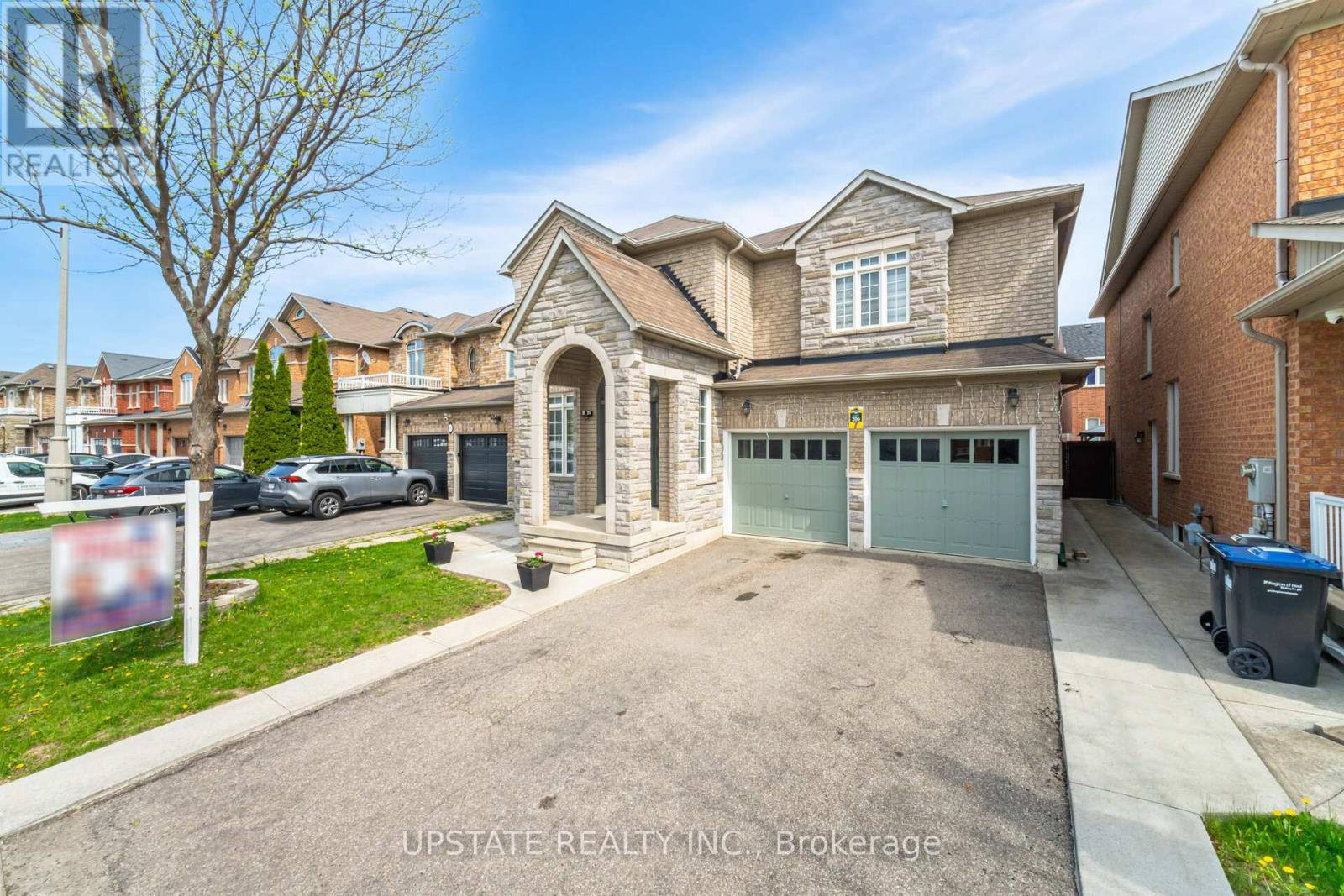 Photo 2 of 7 Millsborough Road, Brampton ON