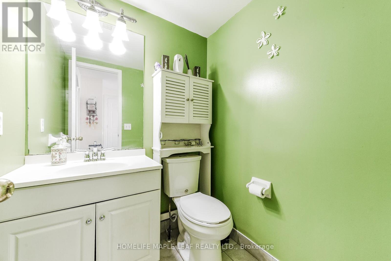 Photo 12 of 45 Seaside Circle, Brampton ON