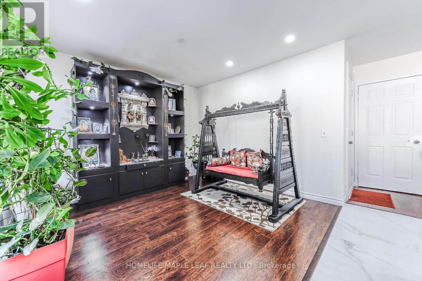 Photo 14 of 45 Seaside Circle, Brampton ON