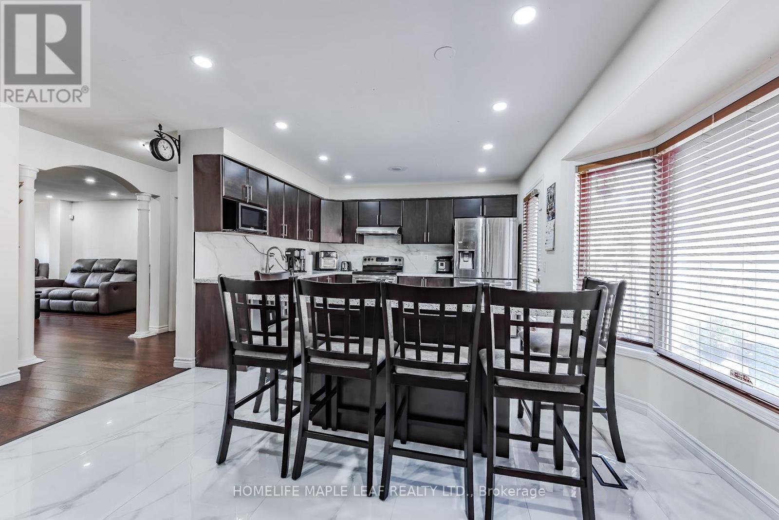 Photo 15 of 45 Seaside Circle, Brampton ON