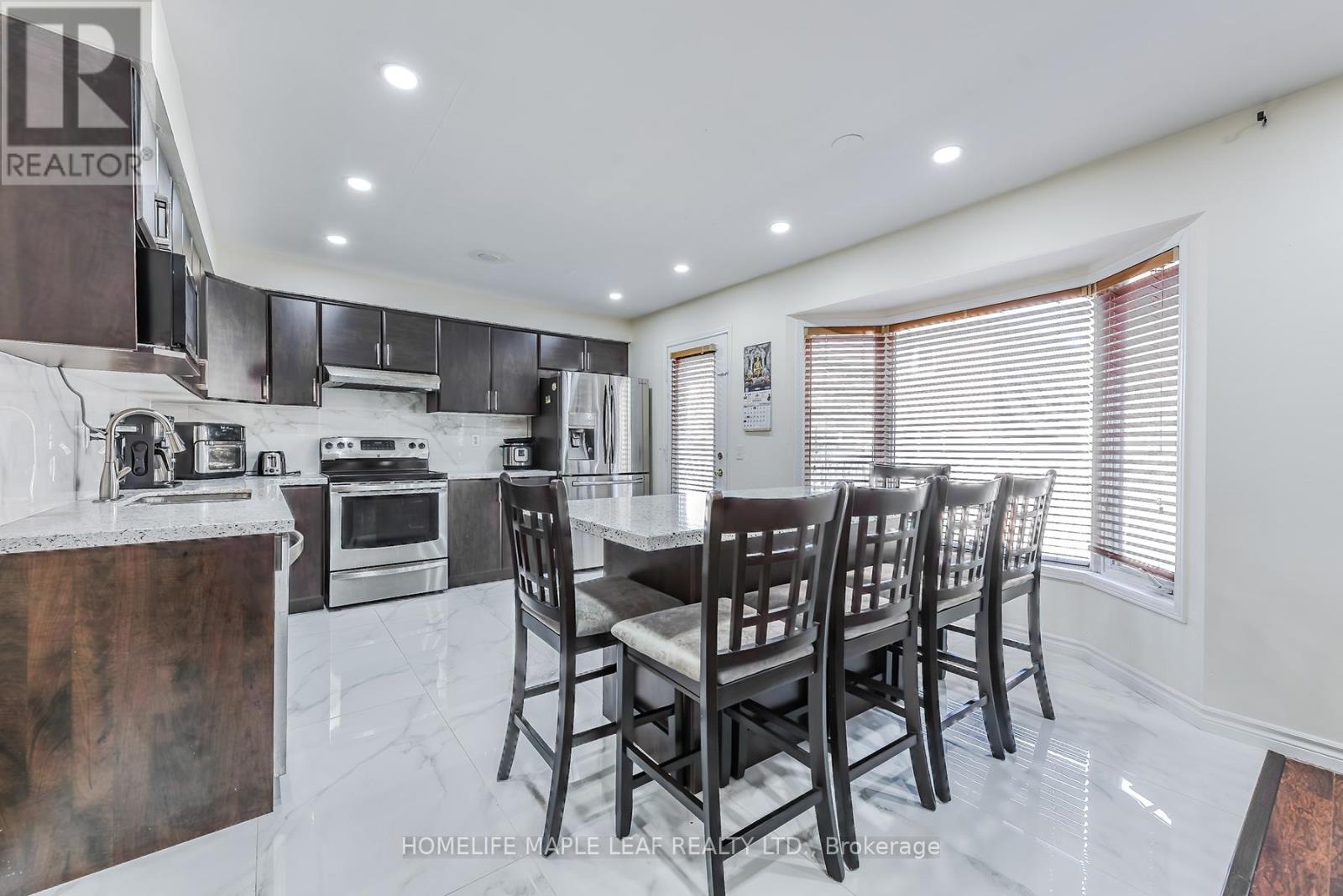 Photo 16 of 45 Seaside Circle, Brampton ON