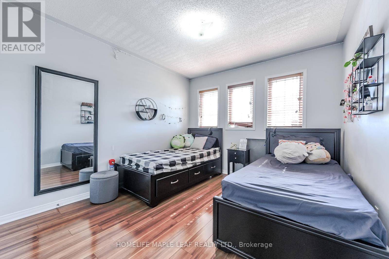 Photo 19 of 45 Seaside Circle, Brampton ON