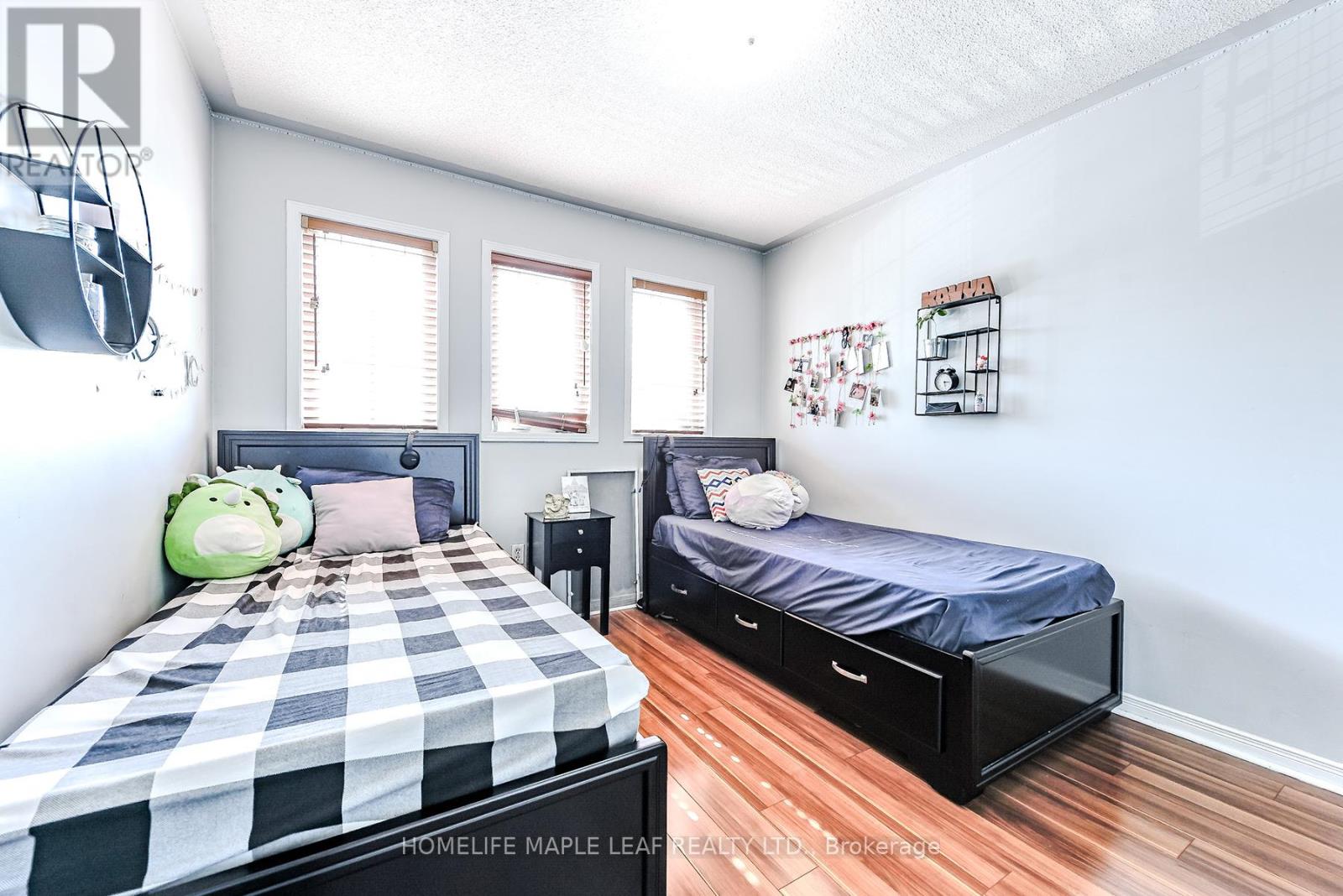 Photo 20 of 45 Seaside Circle, Brampton ON