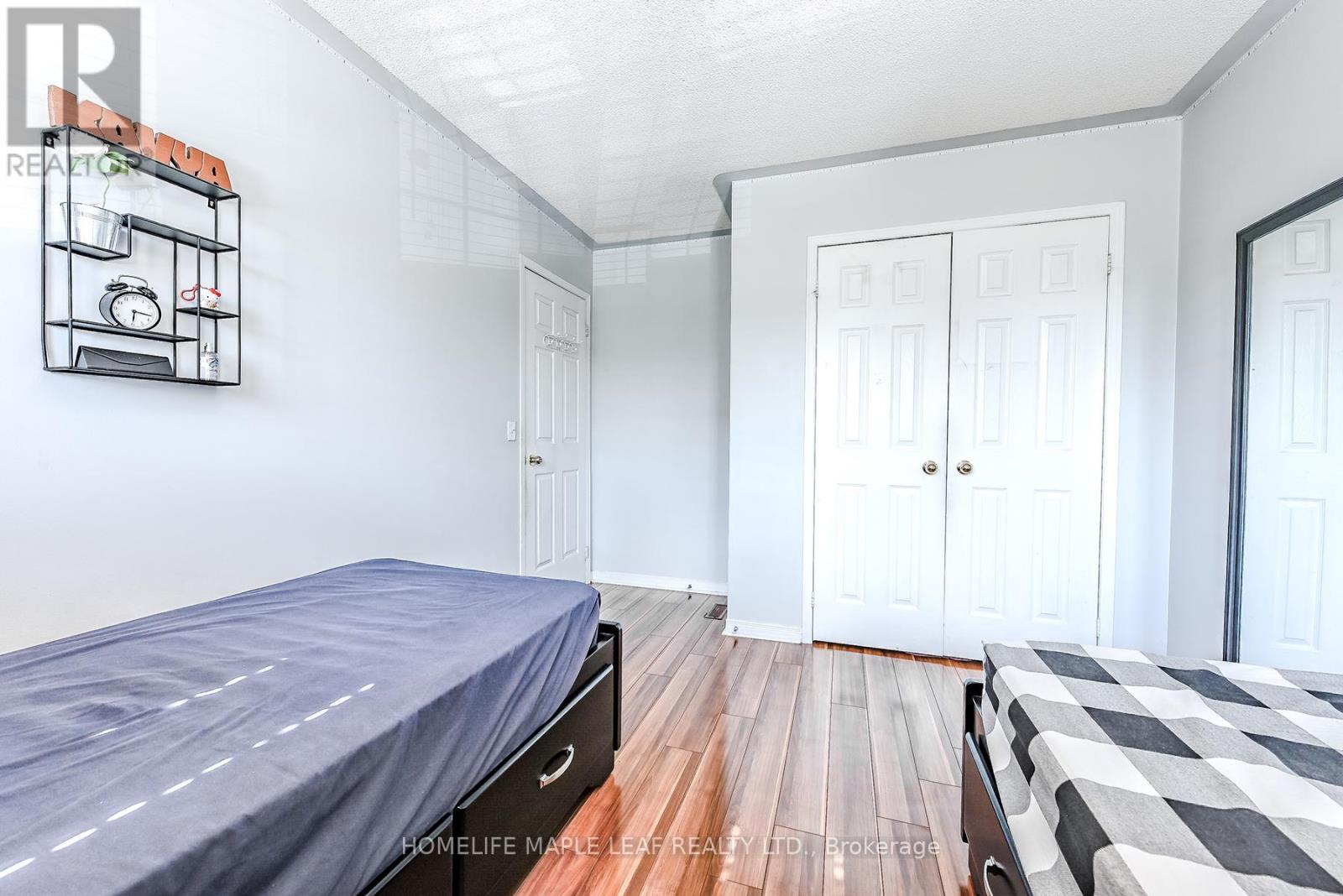 Photo 21 of 45 Seaside Circle, Brampton ON