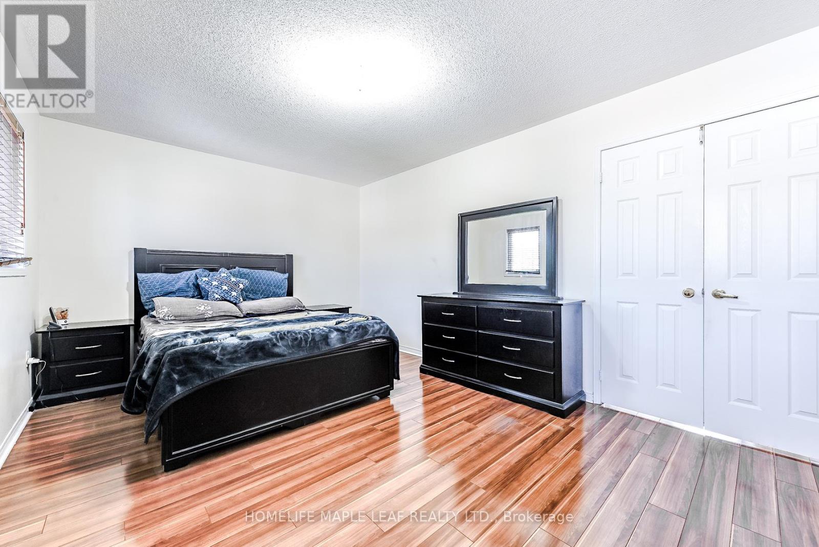 Photo 24 of 45 Seaside Circle, Brampton ON