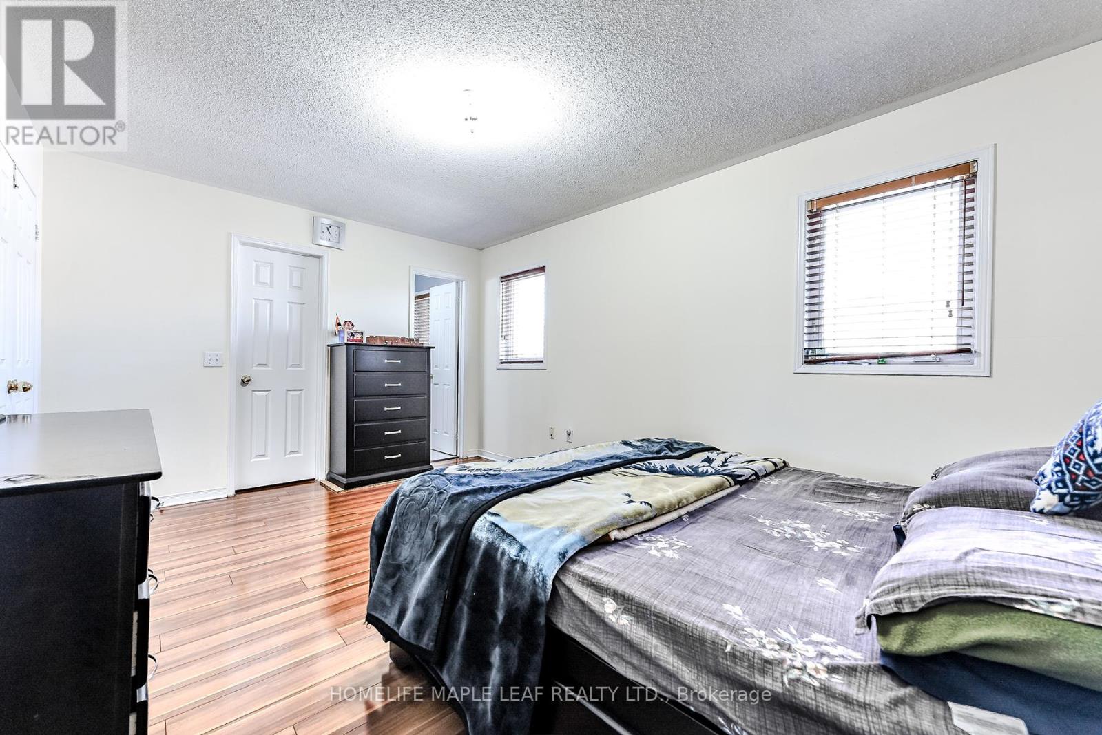 Photo 25 of 45 Seaside Circle, Brampton ON