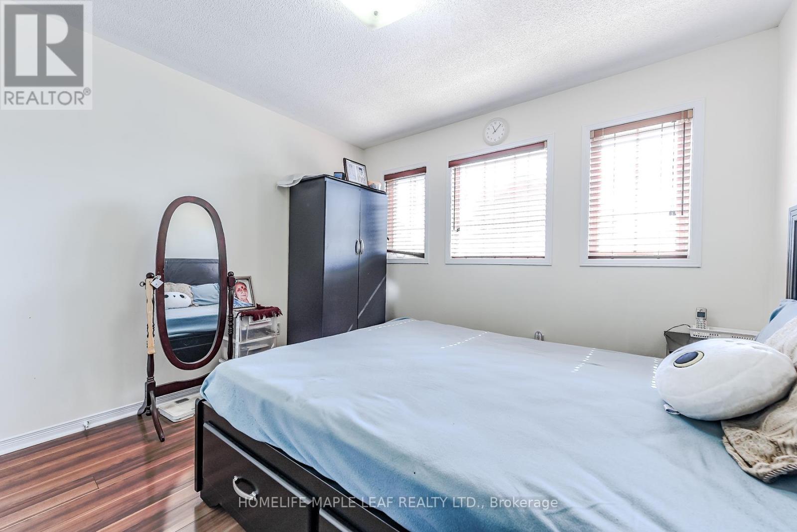 Photo 26 of 45 Seaside Circle, Brampton ON