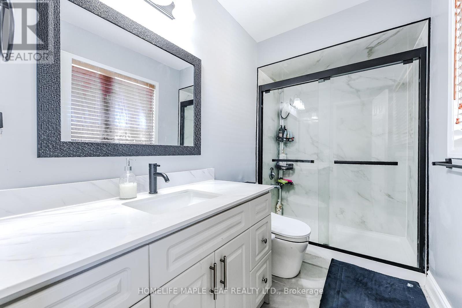 Photo 27 of 45 Seaside Circle, Brampton ON