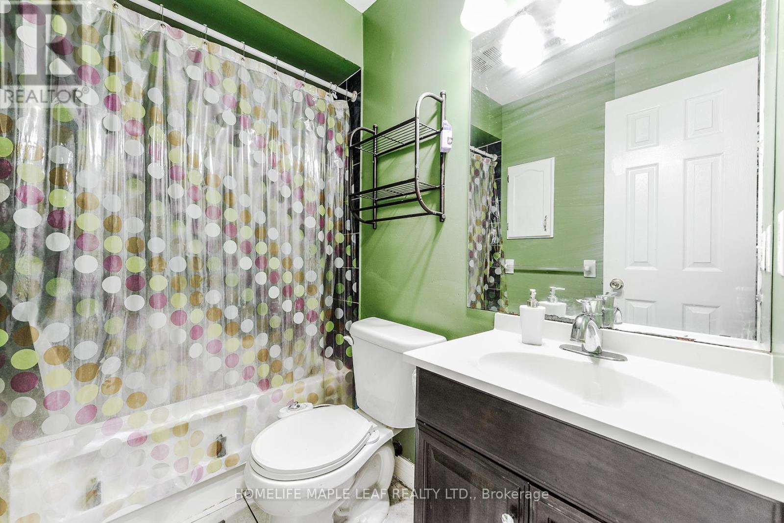 Photo 28 of 45 Seaside Circle, Brampton ON