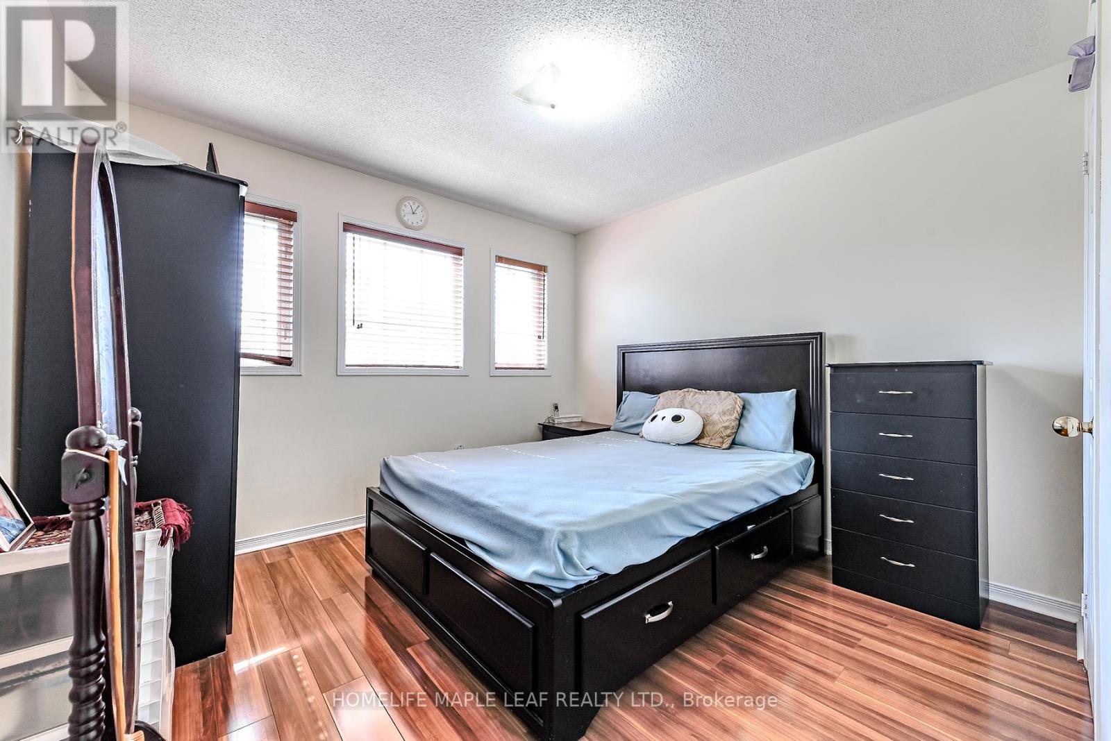 Photo 29 of 45 Seaside Circle, Brampton ON