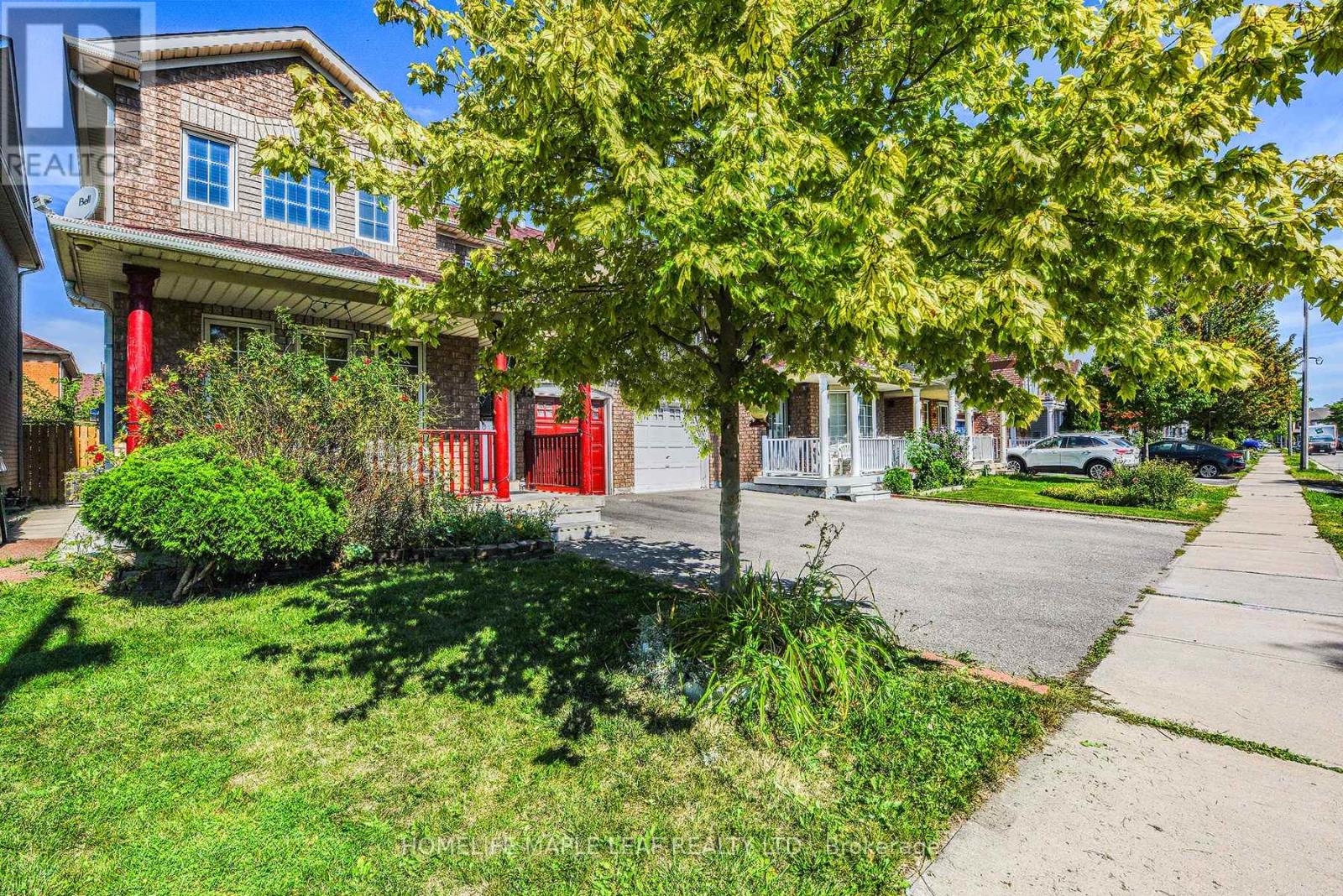 Photo 3 of 45 Seaside Circle, Brampton ON
