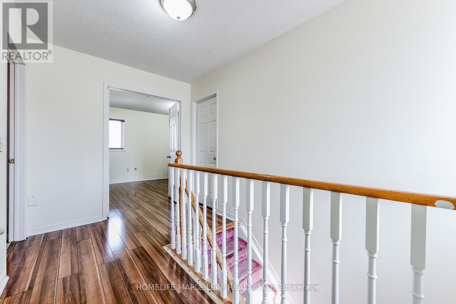 Photo 32 of 45 Seaside Circle, Brampton ON