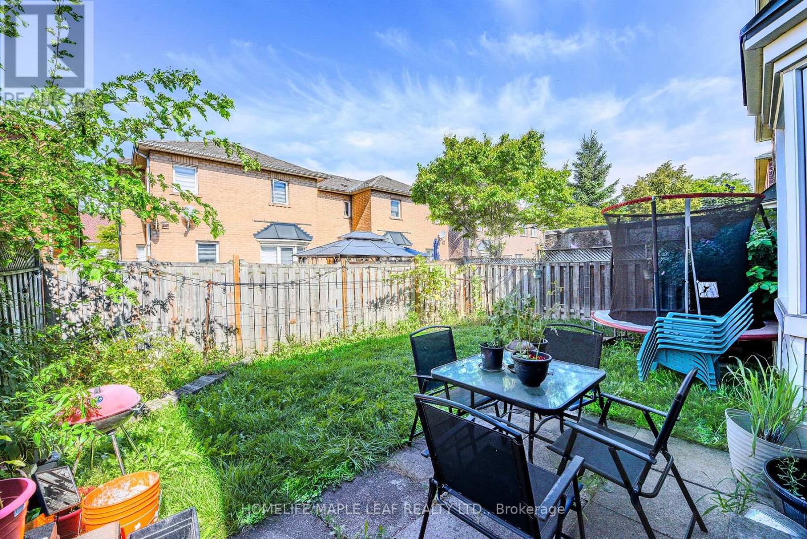 Photo 34 of 45 Seaside Circle, Brampton ON