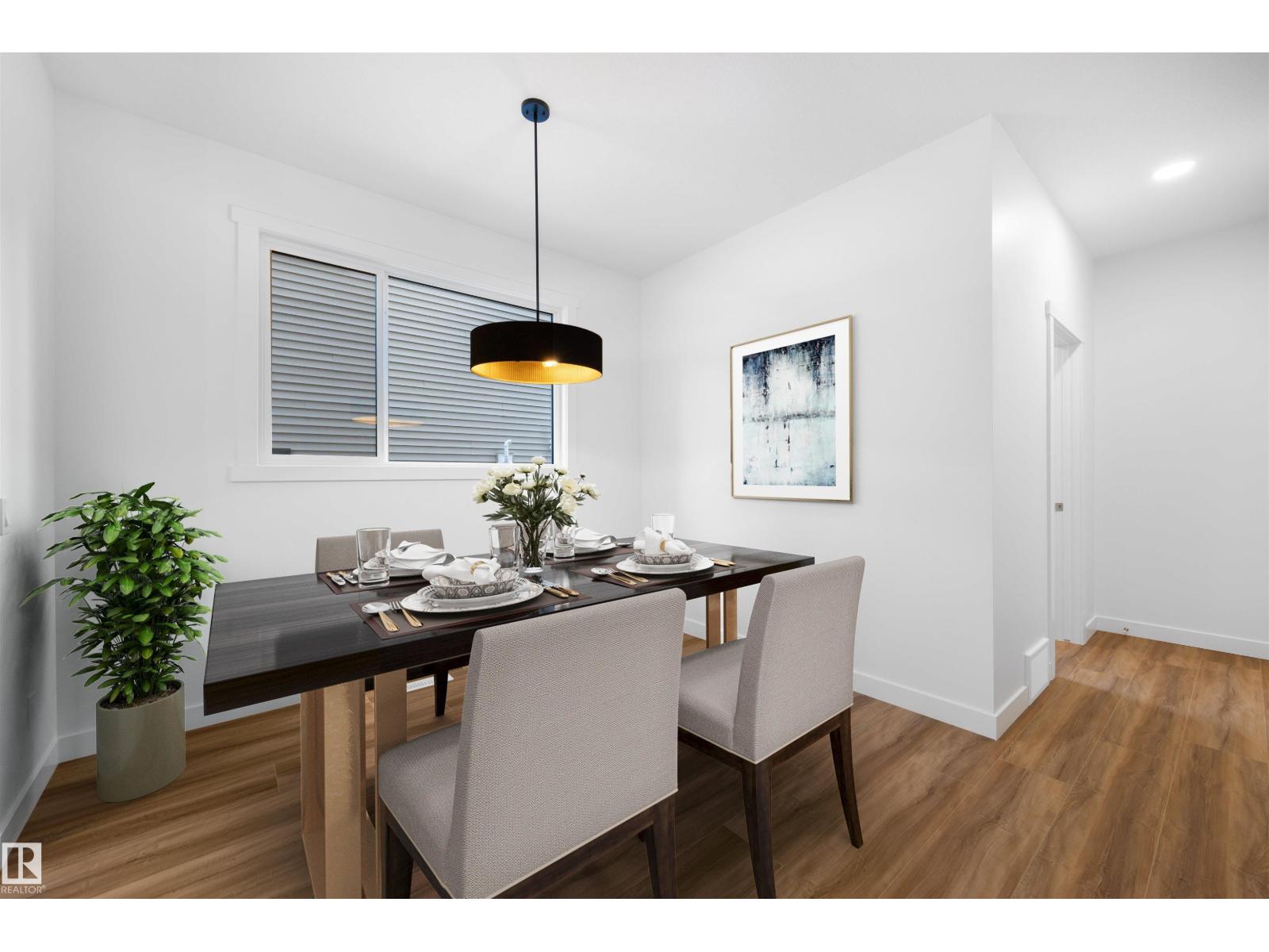 Photo 4 of 10818 68 Av Nw, Edmonton AB