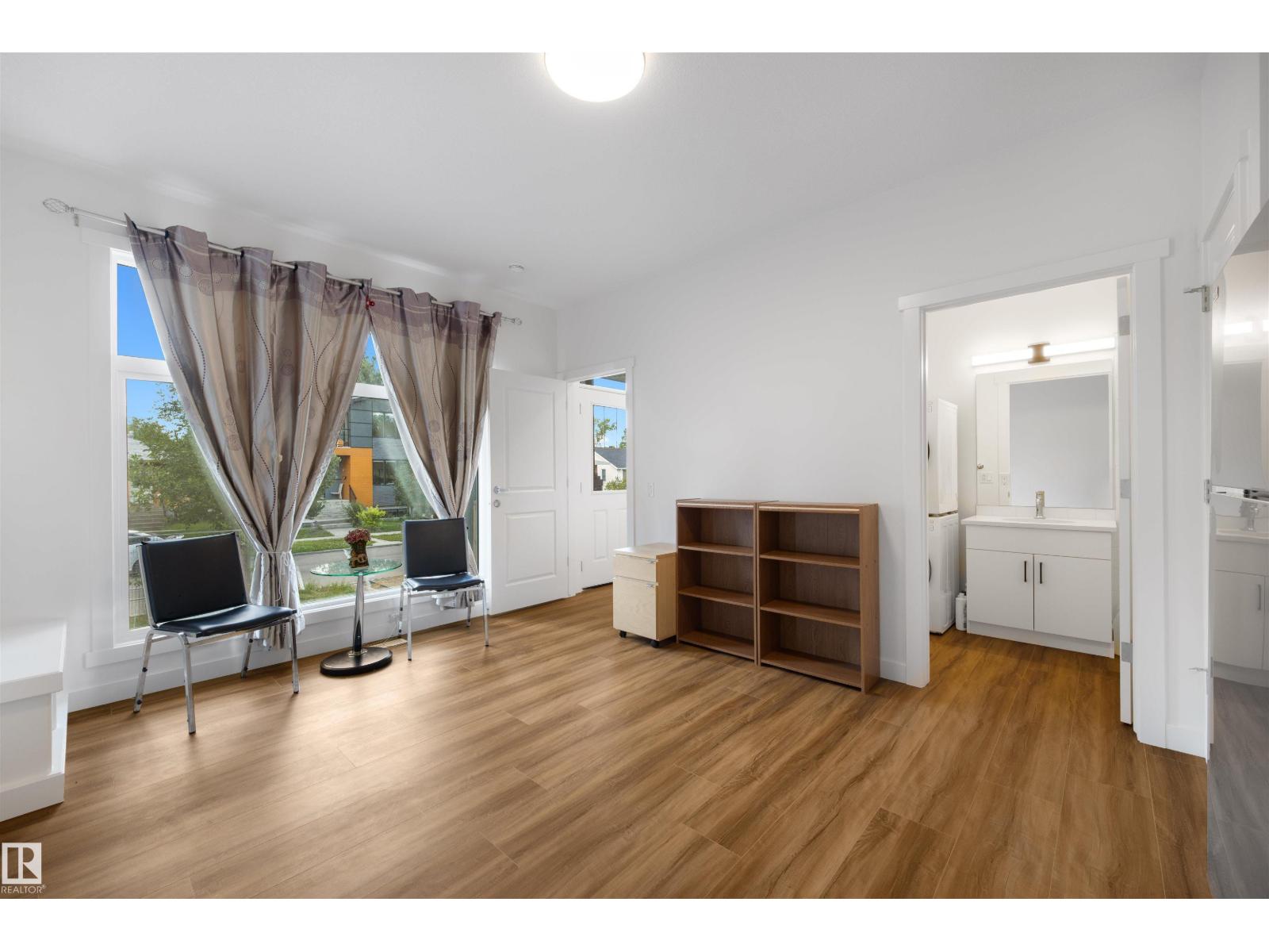 Photo 12 of 10818 68 Av Nw, Edmonton AB
