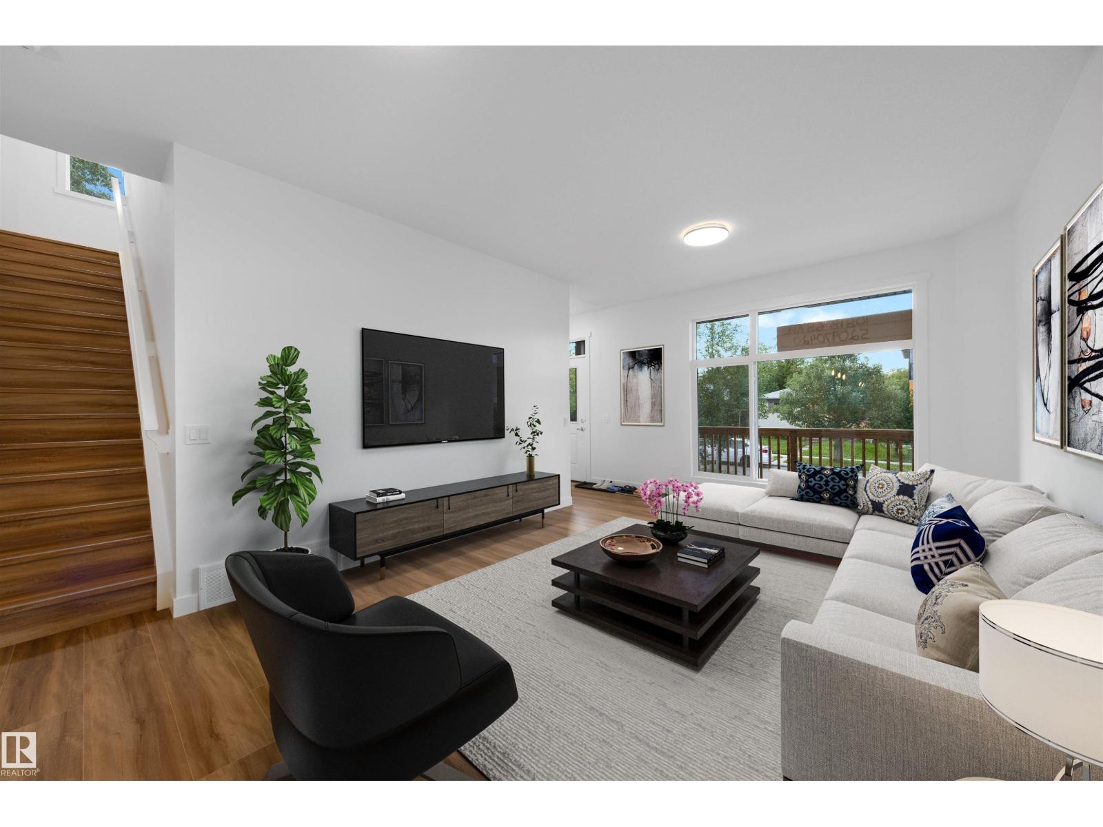 Photo 2 of 10818 68 Av Nw, Edmonton AB