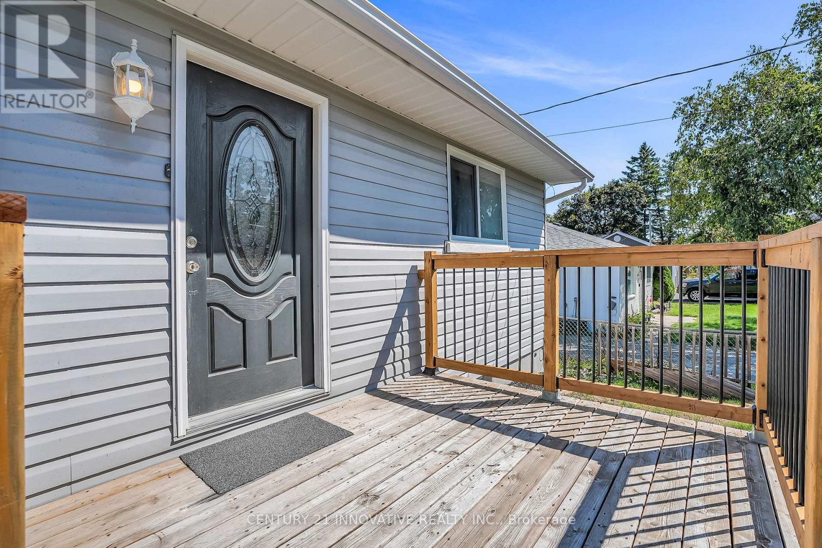 Photo 3 of 612 Simcoe Street, Brock ON