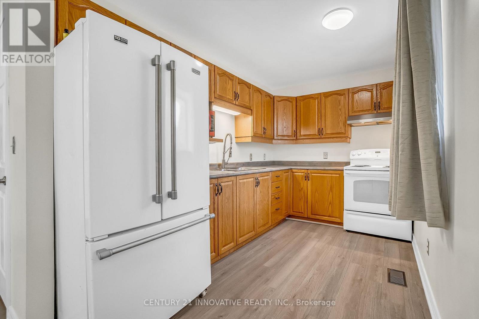 Photo 4 of 612 Simcoe Street, Brock ON