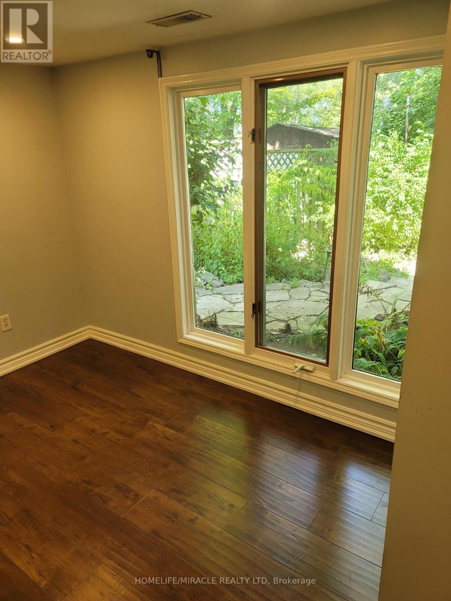 Photo 5 of 696 Penny Lane, Burlington ON