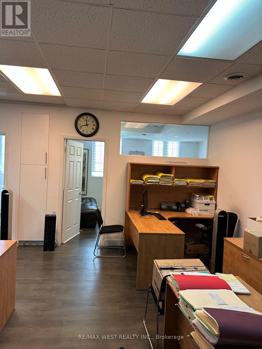 Photo 13 of 658 Bloor Street W, Toronto ON