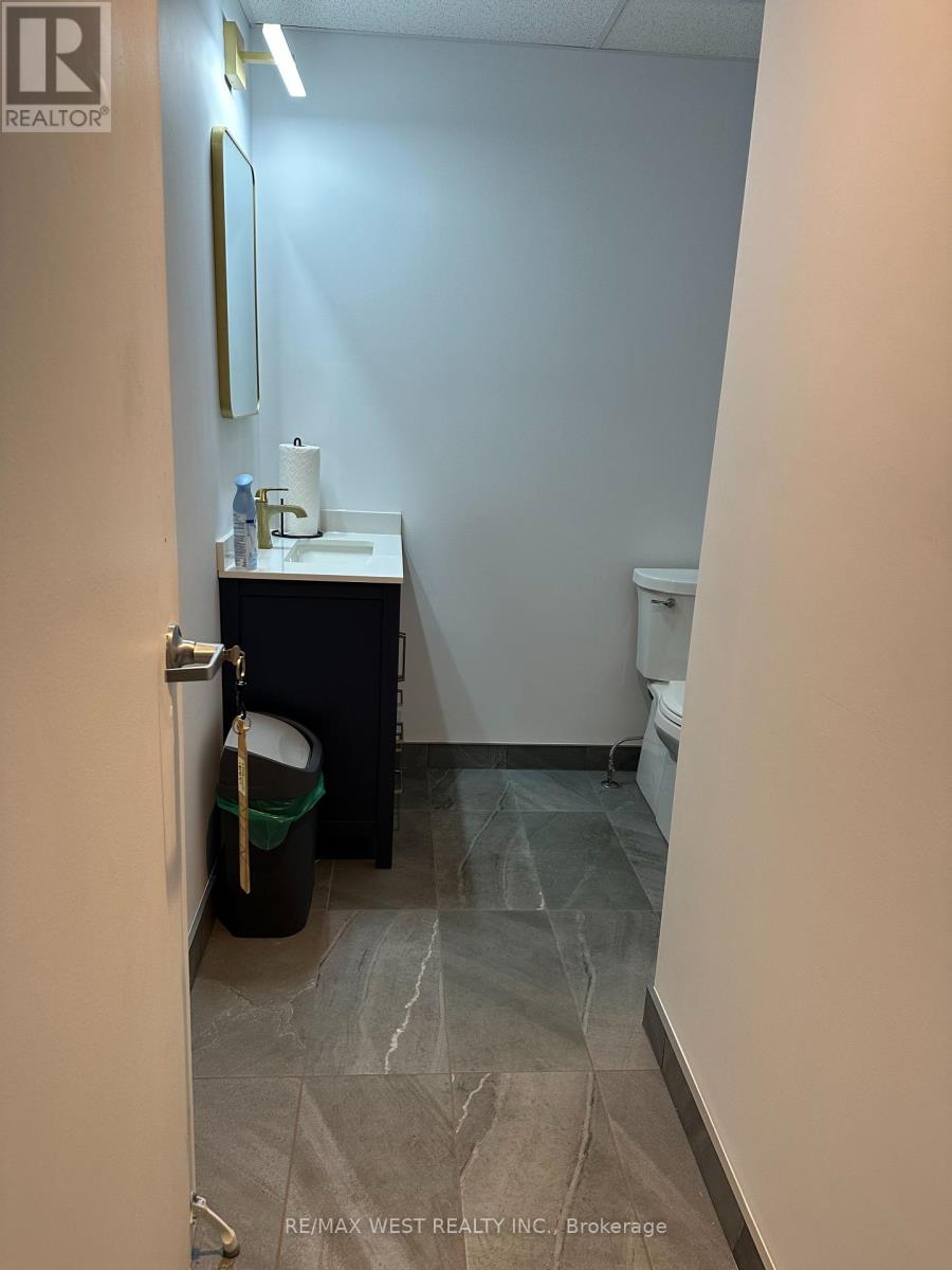 Photo 15 of 658 Bloor Street W, Toronto ON