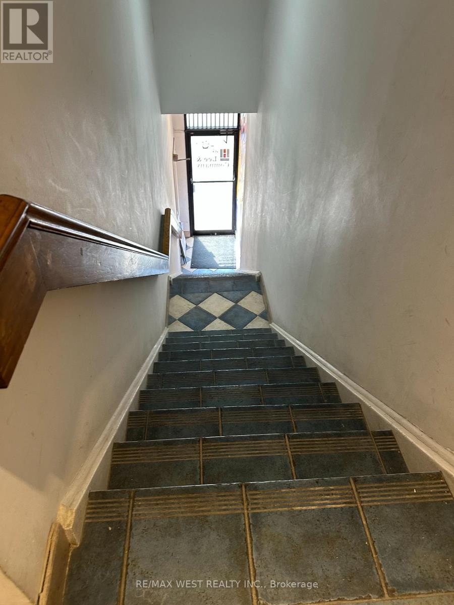 Photo 17 of 658 Bloor Street W, Toronto ON