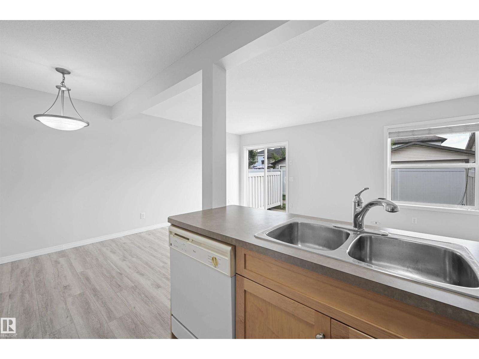 Photo 10 of 15 230 Edwards Dr Sw, Edmonton AB