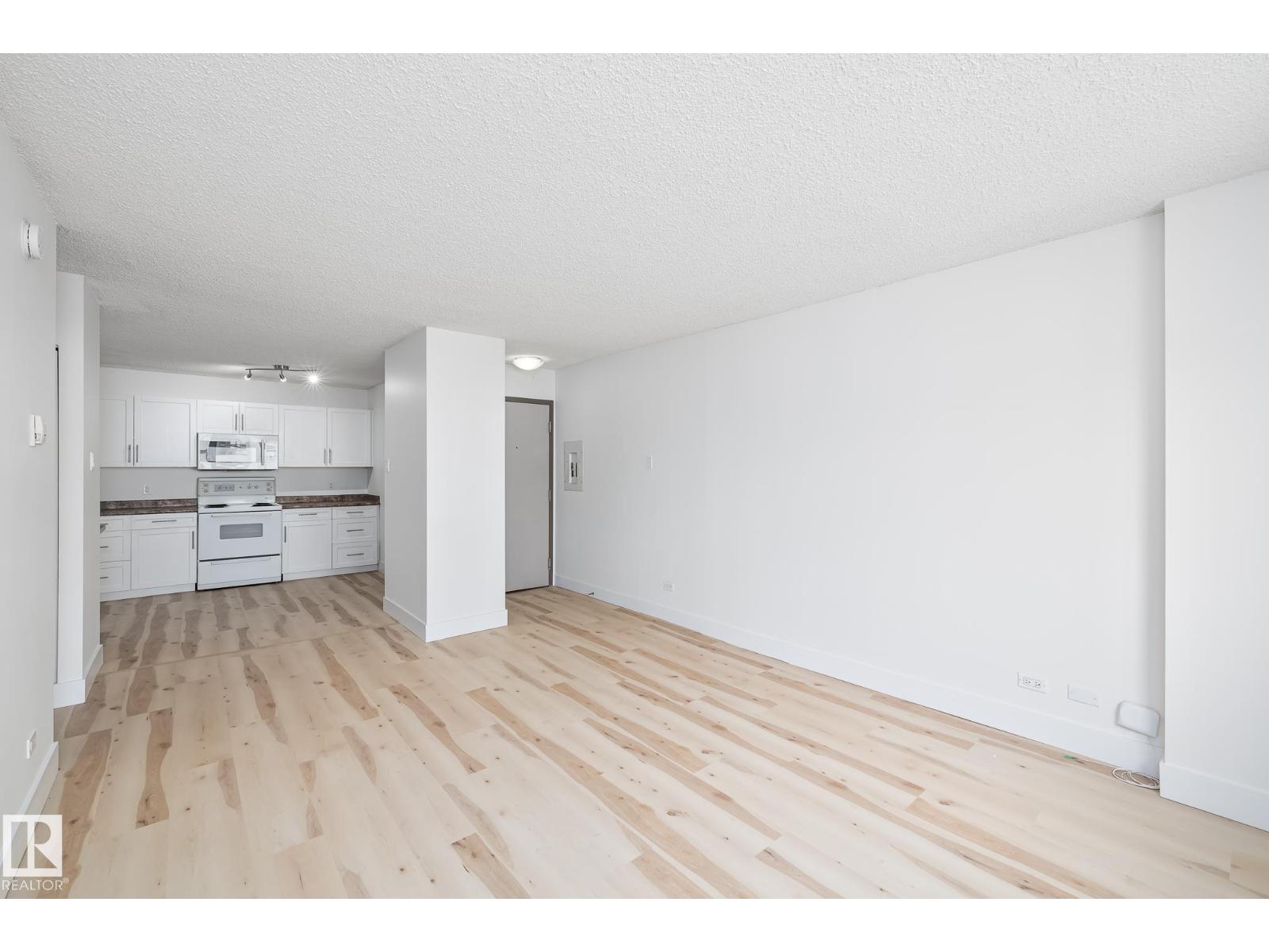 Photo 10 of 803 9710 105 St Nw, Edmonton AB