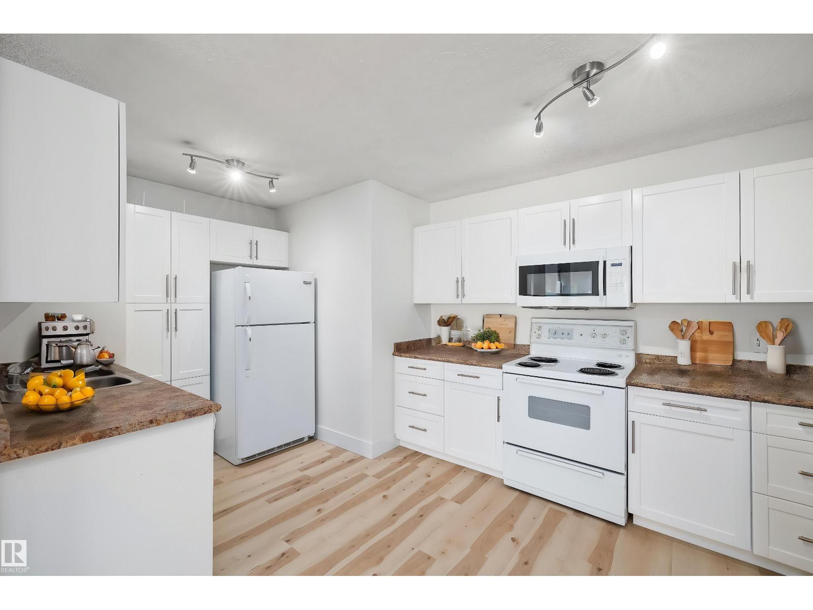 Photo 11 of 803 9710 105 St Nw, Edmonton AB