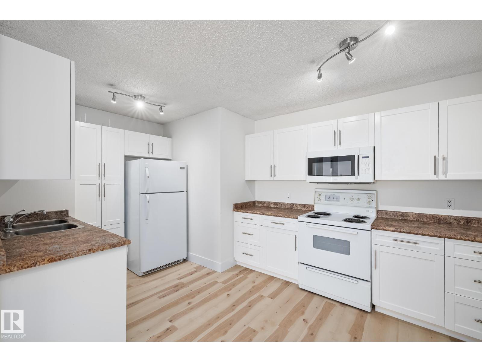 Photo 12 of 803 9710 105 St Nw, Edmonton AB
