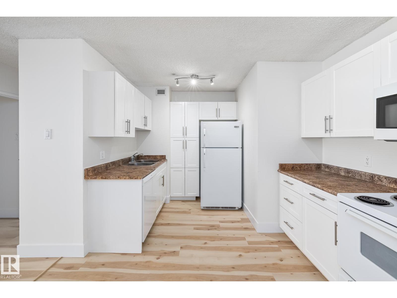 Photo 14 of 803 9710 105 St Nw, Edmonton AB