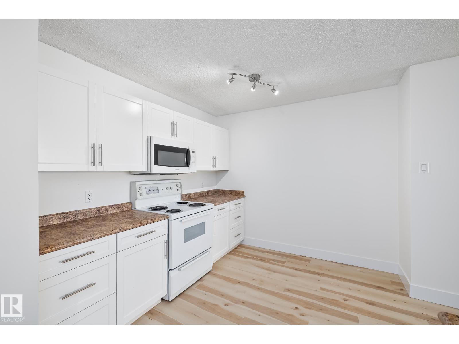 Photo 16 of 803 9710 105 St Nw, Edmonton AB