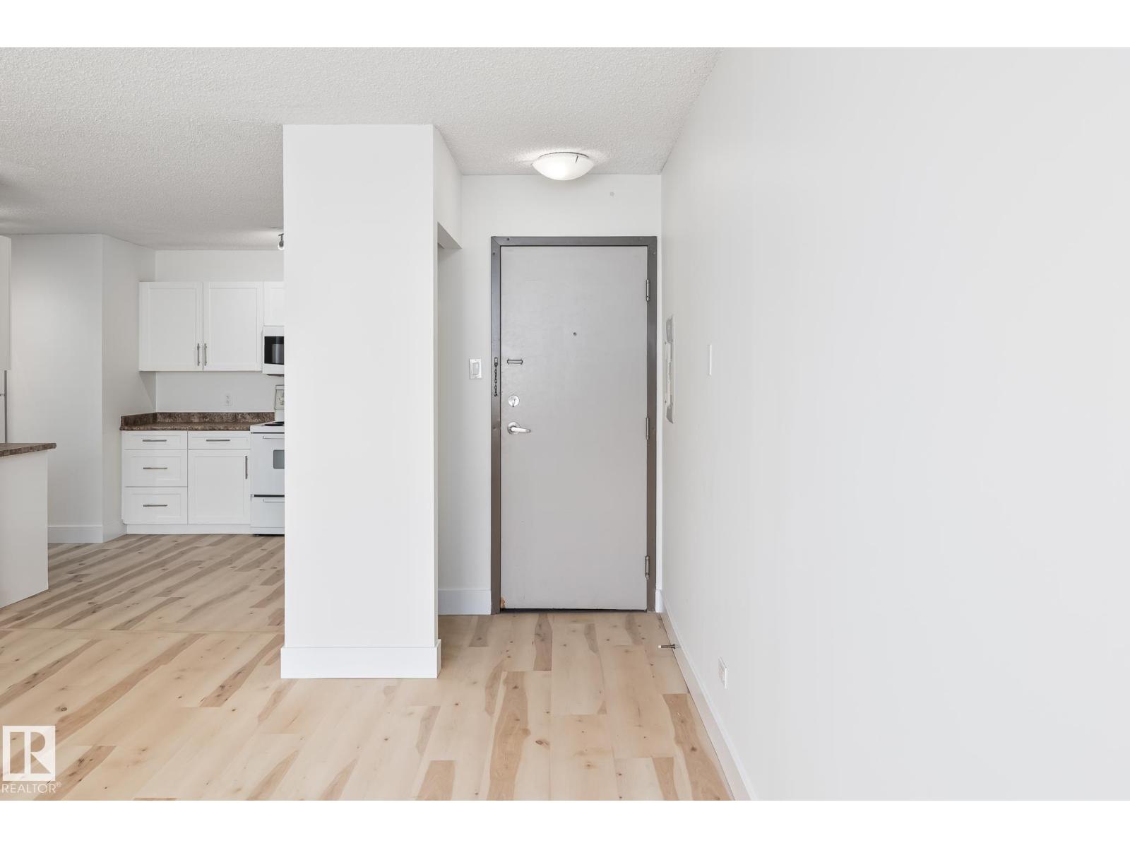 Photo 5 of 803 9710 105 St Nw, Edmonton AB