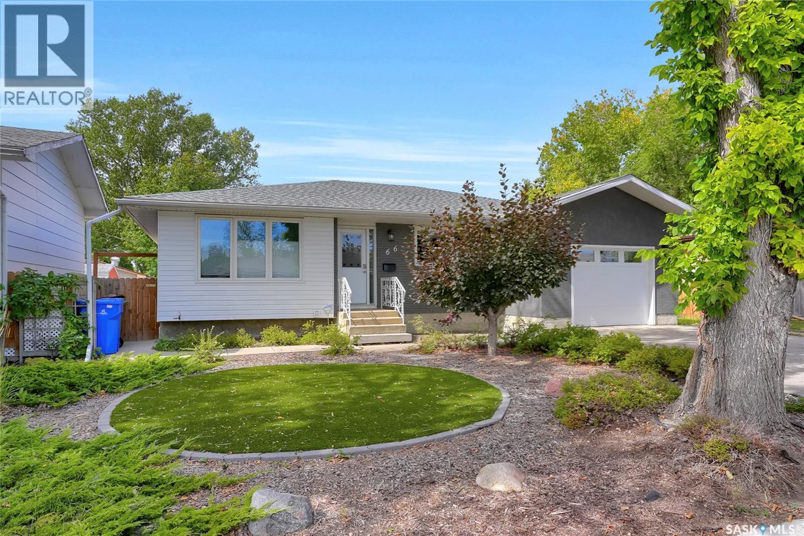 Photo 2 of 66 Kennedy Crescent, Regina SK